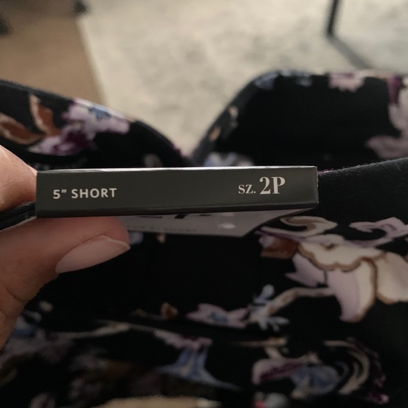 Women shorts - Picture 3 of 3